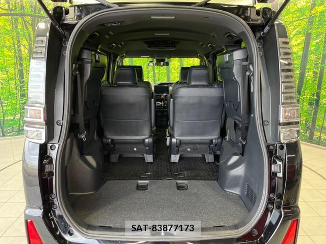 Toyota VOXY 2021-03 8223519-10