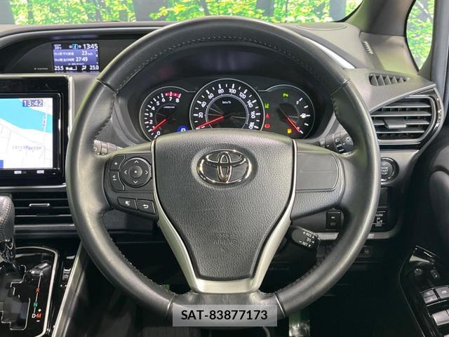 Toyota VOXY 2021-03 8223519-11