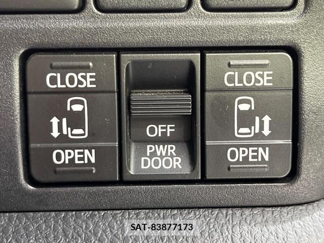 Toyota VOXY 2021-03 8223519-2