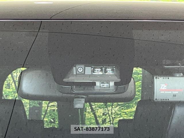 Toyota VOXY 2021-03 8223519-6