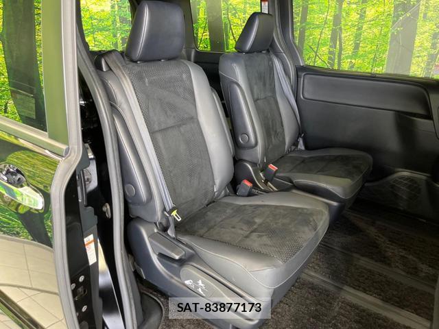 Toyota VOXY 2021-03 8223519-8