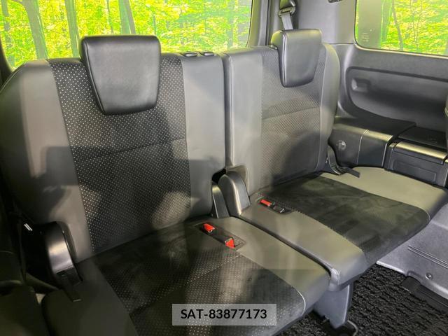 Toyota VOXY 2021-03 8223519-9