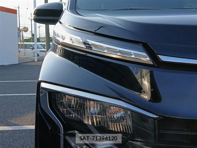 Toyota VOXY 2022-04 8223732-10