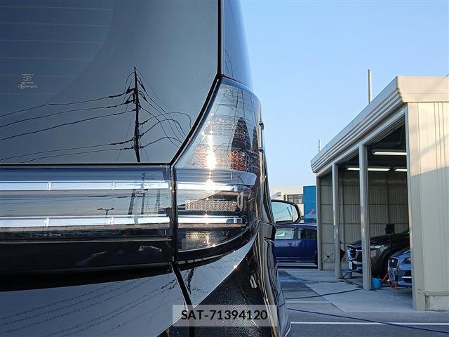 Toyota VOXY 2022-04 8223732-11
