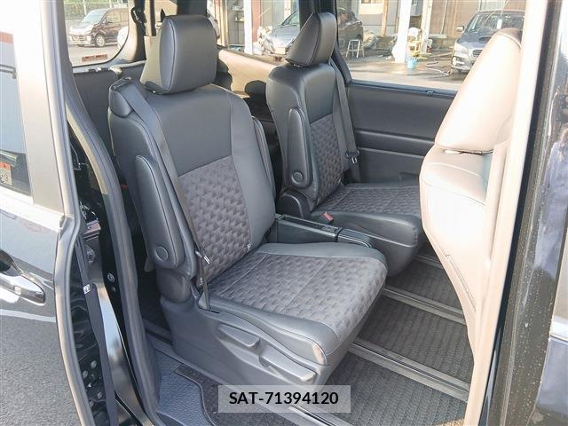 Toyota VOXY 2022-04 8223732-14
