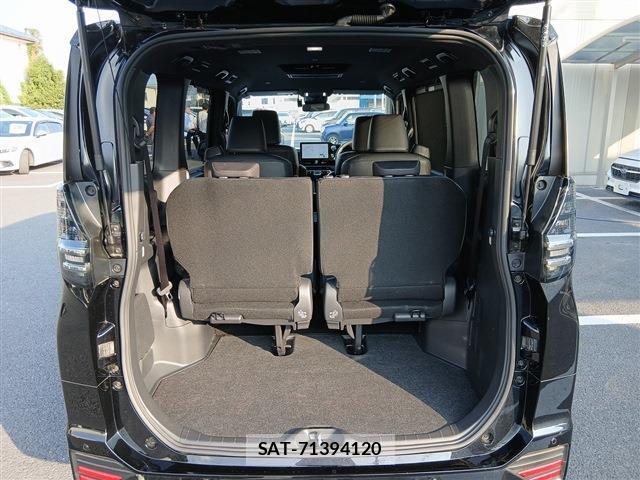 Toyota VOXY 2022-04 8223732-15