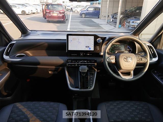 Toyota VOXY 2022-04 8223732-16
