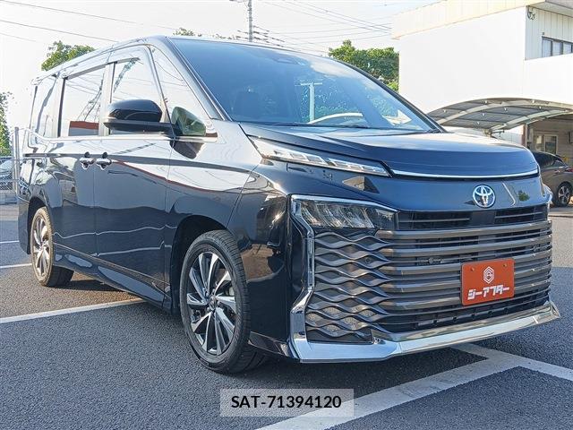 Toyota VOXY 2022-04 8223732-19