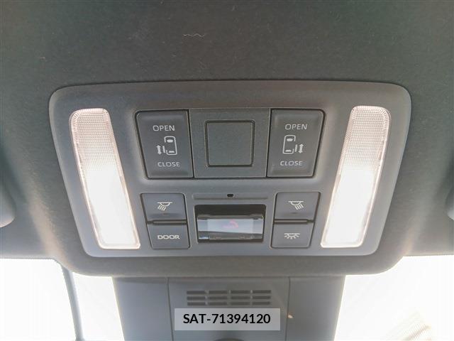 Toyota VOXY 2022-04 8223732-4