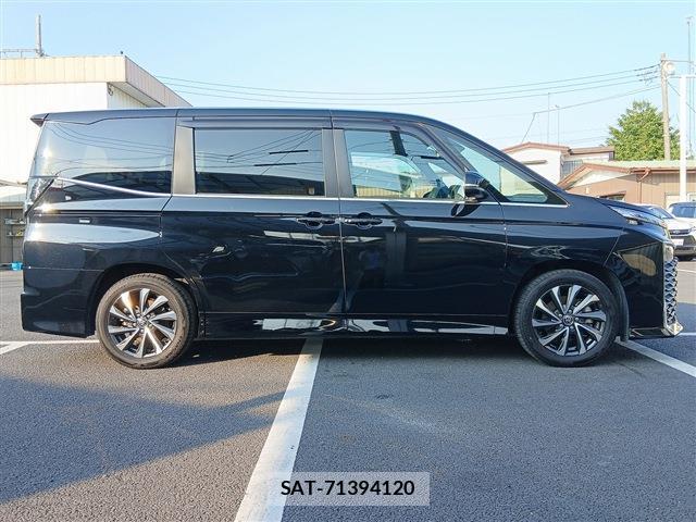 Toyota VOXY 2022-04 8223732-7