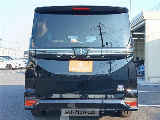Toyota VOXY 2022-04 8223732-8