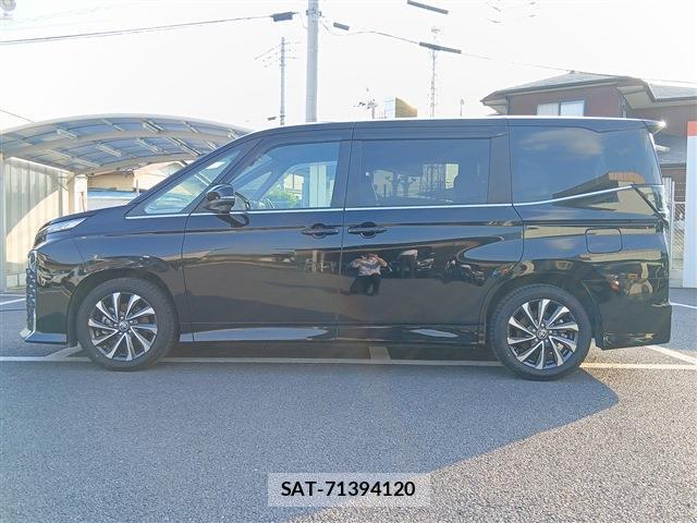 Toyota VOXY 2022-04 8223732-9