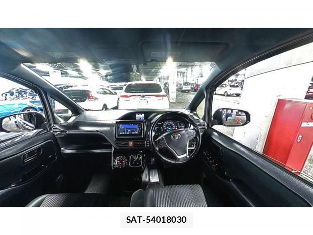 Toyota VOXY 2017-09 8223762-2