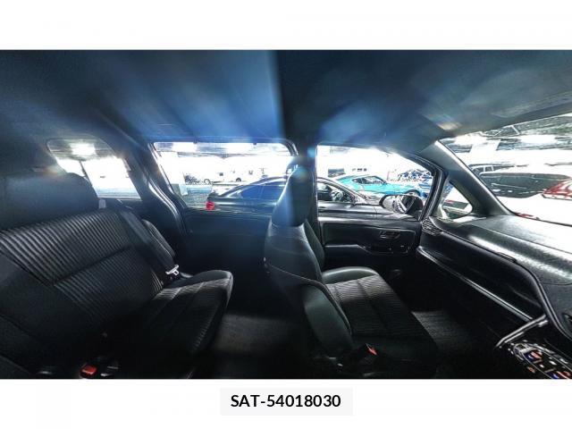 Toyota VOXY 2017-09 8223762-4