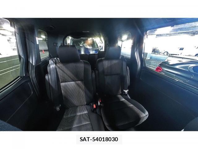 Toyota VOXY 2017-09 8223762-5