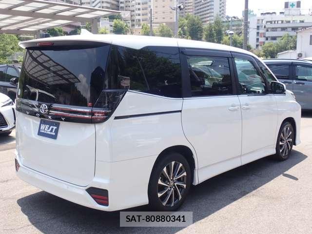 Toyota VOXY 2024-07 8223829-2