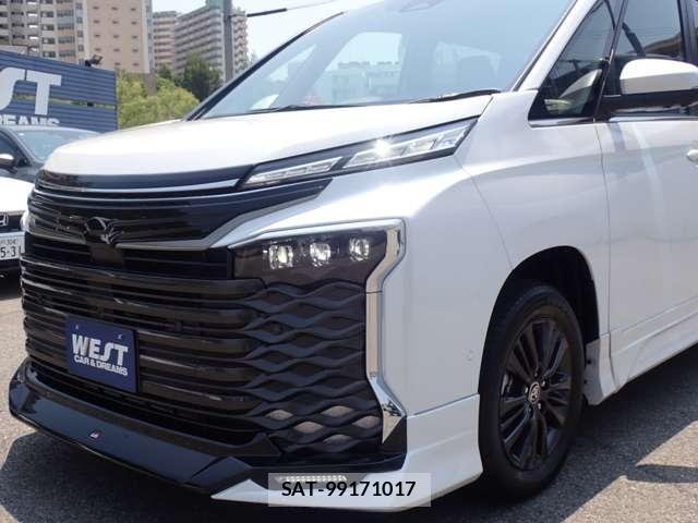 Toyota VOXY 2025-10 8223838-1