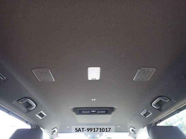 Toyota VOXY 2025-10 8223838-11