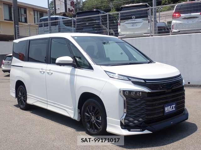 Toyota VOXY 2025-10 8223838-13
