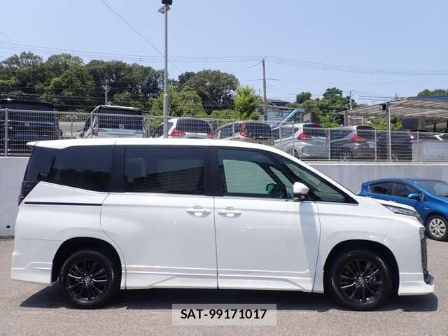 Toyota VOXY 2025-10 8223838-14