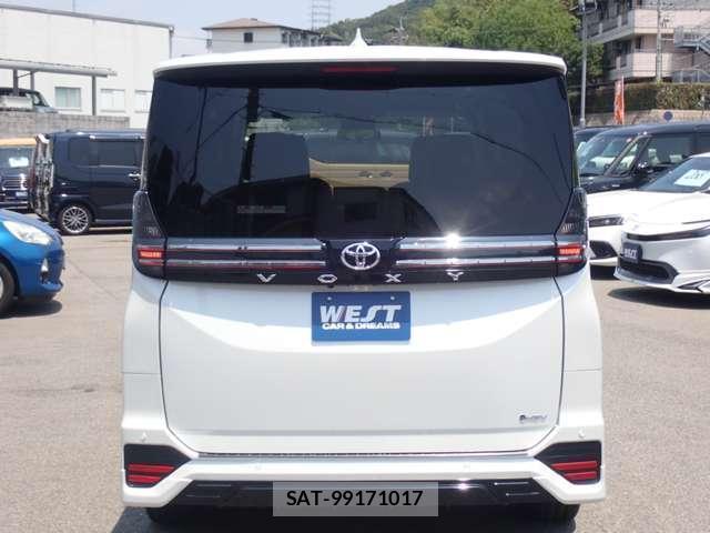 Toyota VOXY 2025-10 8223838-16
