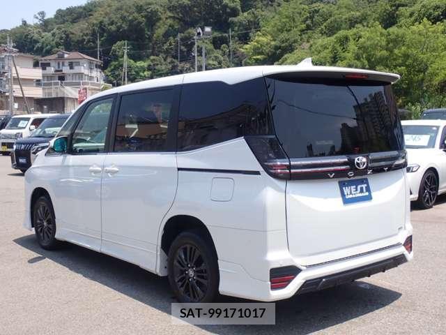 Toyota VOXY 2025-10 8223838-17