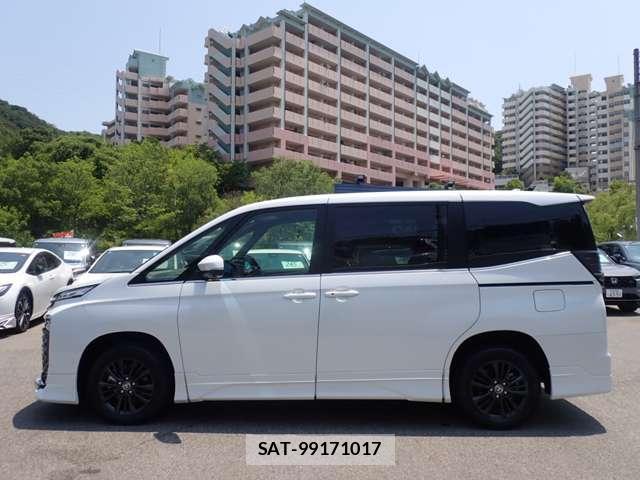 Toyota VOXY 2025-10 8223838-18