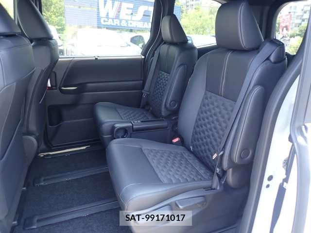 Toyota VOXY 2025-10 8223838-7