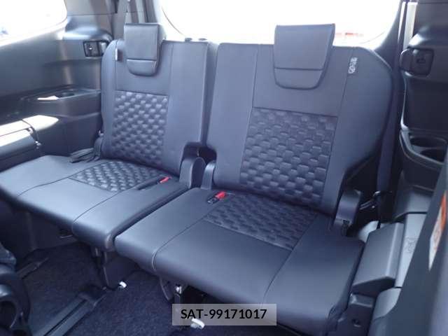 Toyota VOXY 2025-10 8223838-8
