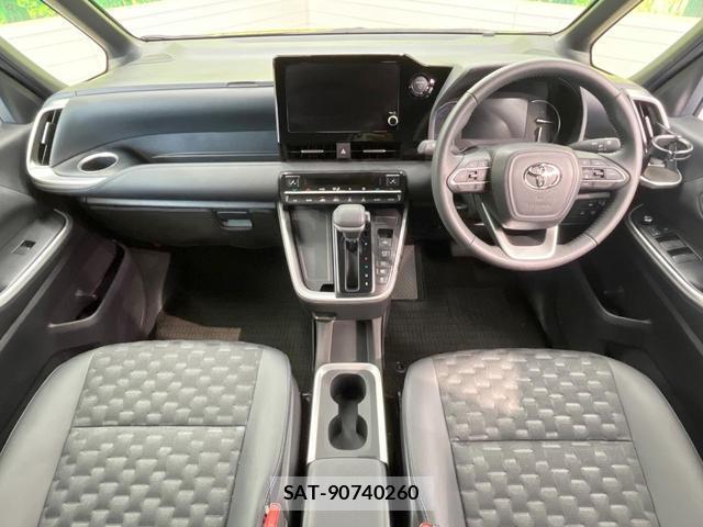 Toyota VOXY 2025-05 8223985-1
