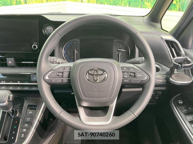 Toyota VOXY 2025-05 8223985-11