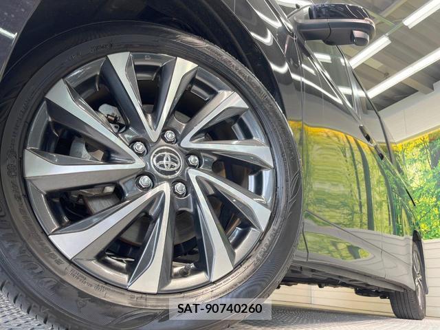 Toyota VOXY 2025-05 8223985-13