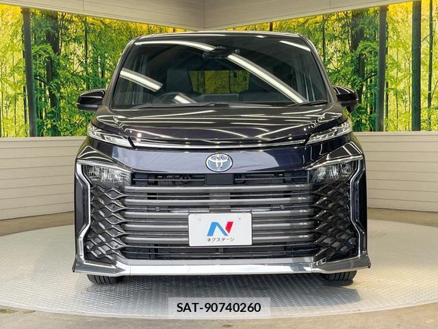 Toyota VOXY 2025-05 8223985-14