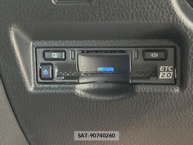 Toyota VOXY 2025-05 8223985-6