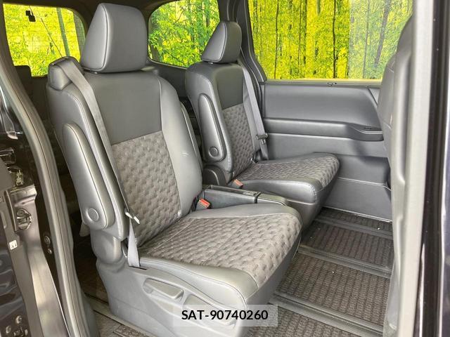Toyota VOXY 2025-05 8223985-8