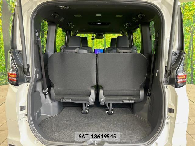 Toyota VOXY 2023-10 8224033-10