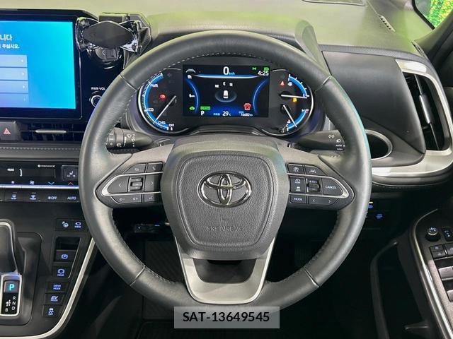 Toyota VOXY 2023-10 8224033-12