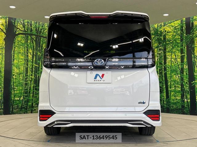 Toyota VOXY 2023-10 8224033-15