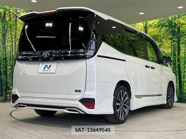 Toyota VOXY 2023-10 8224033-17