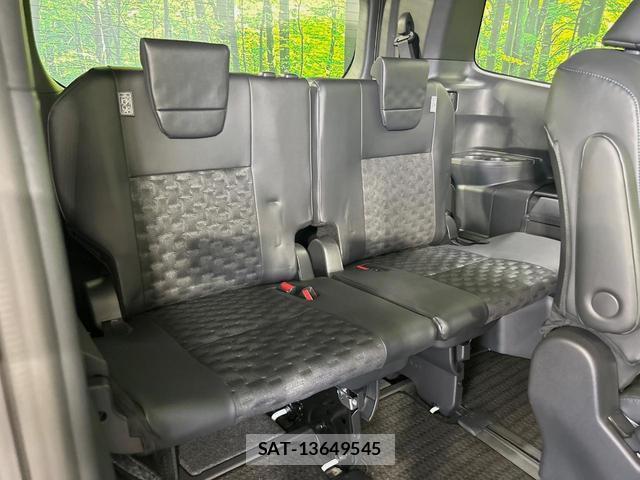 Toyota VOXY 2023-10 8224033-9