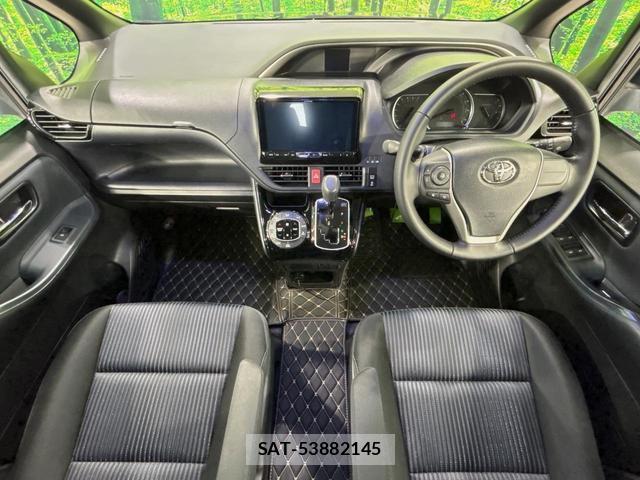 Toyota VOXY 2017-06 8224040-1
