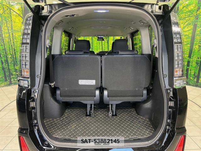 Toyota VOXY 2017-06 8224040-10