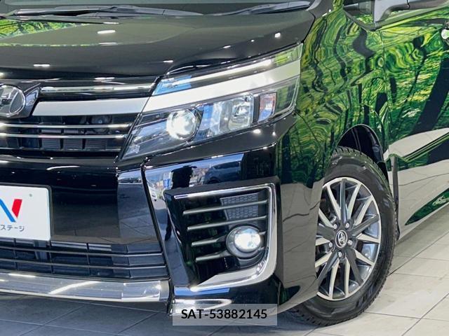 Toyota VOXY 2017-06 8224040-12