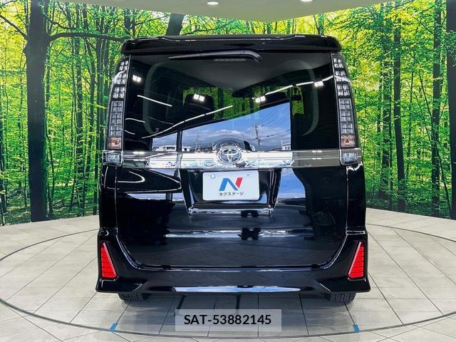 Toyota VOXY 2017-06 8224040-15