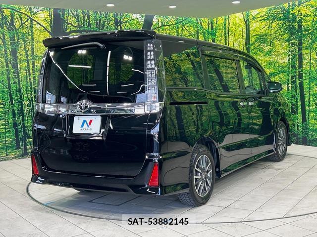 Toyota VOXY 2017-06 8224040-17