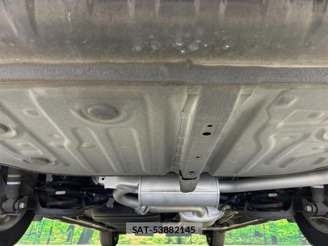 Toyota VOXY 2017-06 8224040-19