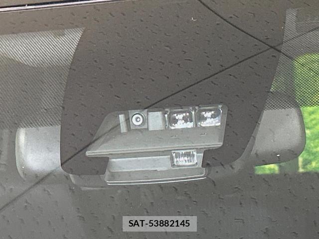 Toyota VOXY 2017-06 8224040-5