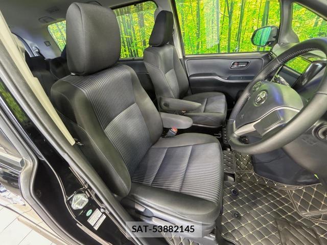 Toyota VOXY 2017-06 8224040-7