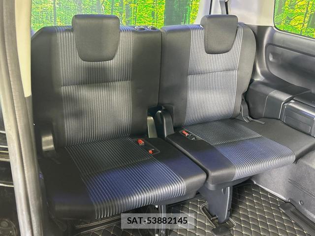 Toyota VOXY 2017-06 8224040-9