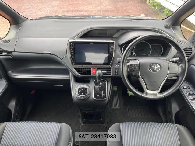 Toyota VOXY 2015-06 8224119-1